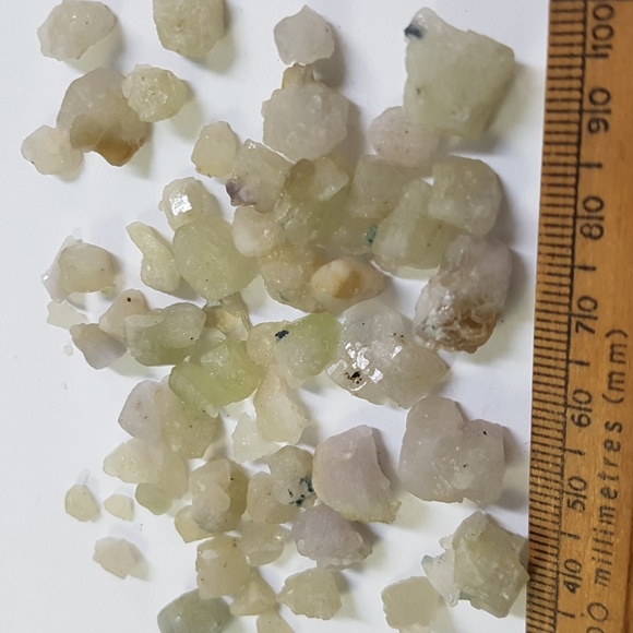 148ct light apple green apatite from pakistan - Picture 4 of 4